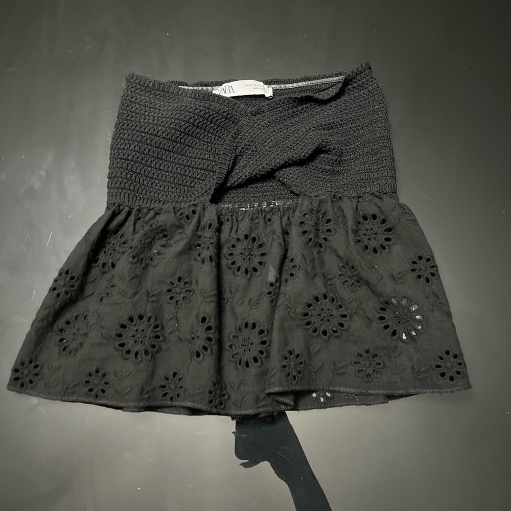 Black sleeveless summer ZARA top.